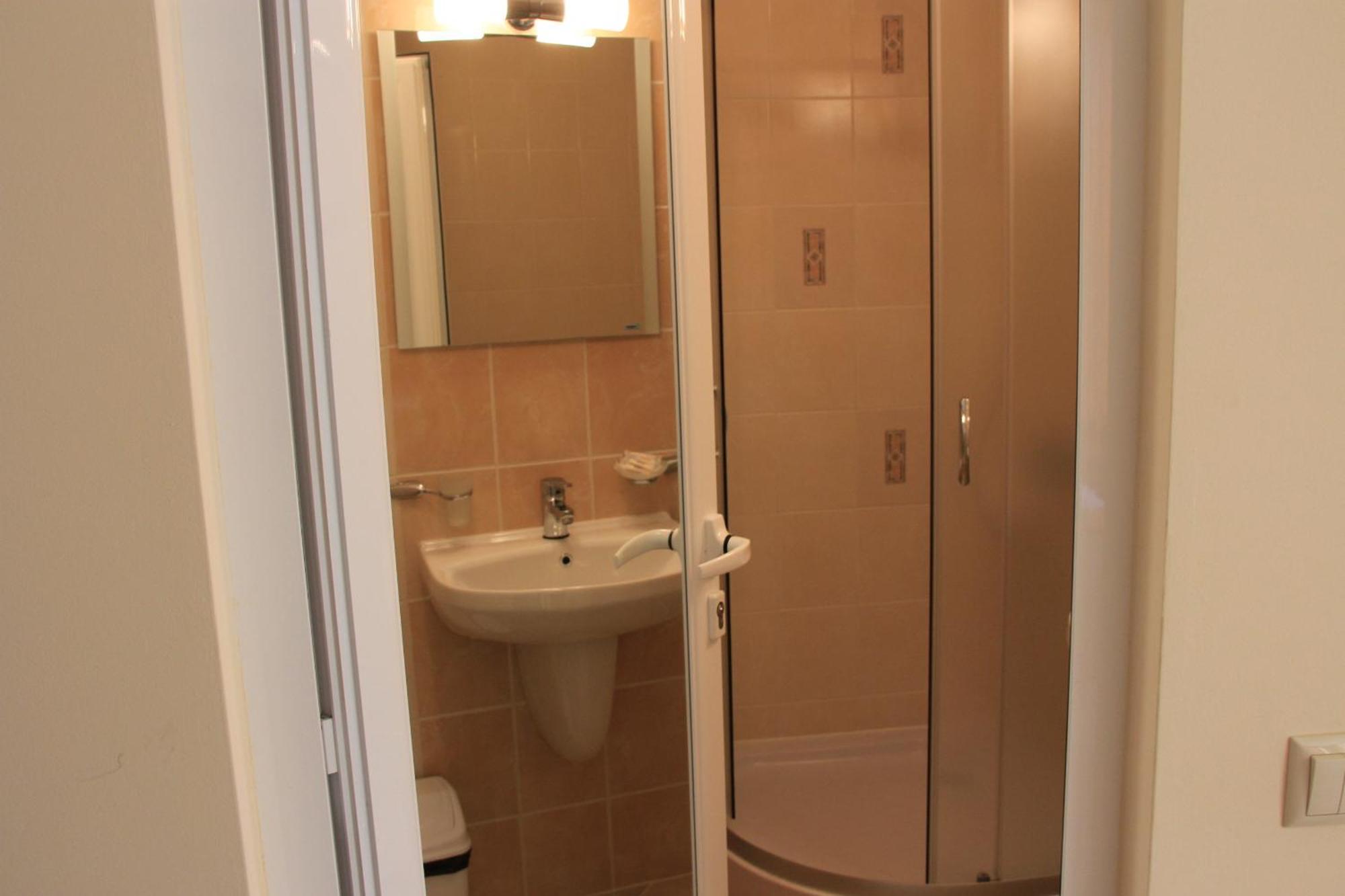 Olympia Complex 2*